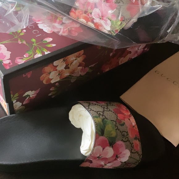 gucci bloom supreme slides